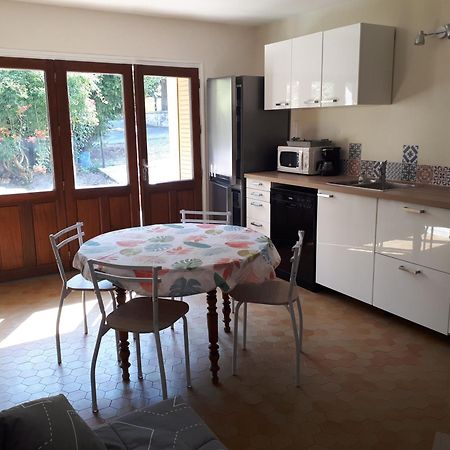 Le Pouvoir Des Fleurs, De 2 A 4 Personnes Crots Exterior photo