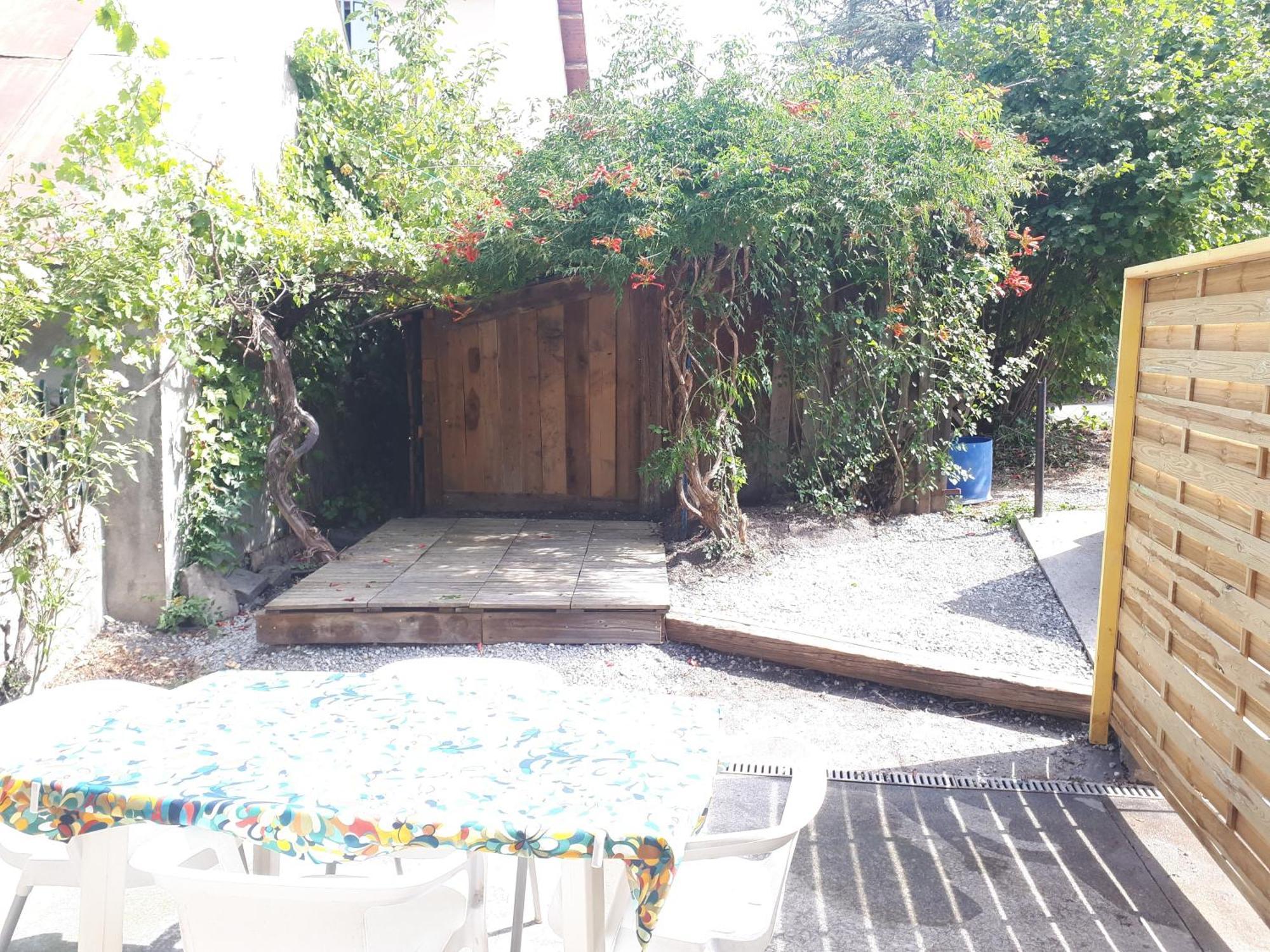 Le Pouvoir Des Fleurs, De 2 A 4 Personnes Crots Exterior photo